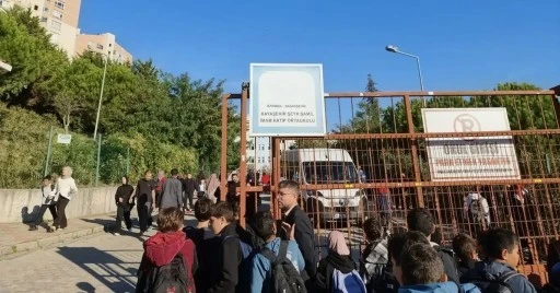 İmam hatip ortaokulunda bir &ouml;ğrenci 5 &ouml;ğrenciyi bı&ccedil;akladı!