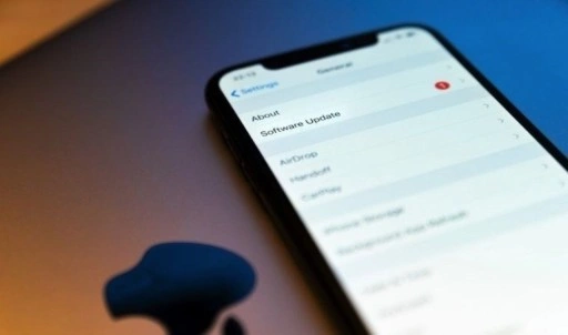iOS 18.4 ile iPhone'dan silinen uygulamalar geri dönüyor