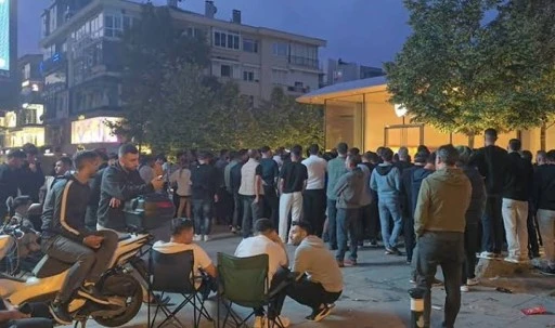 iPhone 17 çılğınlığı! Almak için Geceden gelen ve nöbet tutunlar oldu