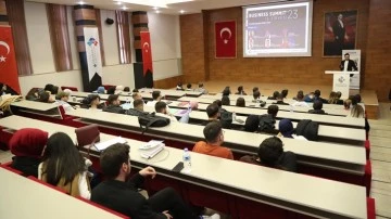 İş dünyası yöneticileri tecrübelerini öğrencilerle paylaştı