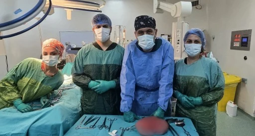 İslahiye'de cerrahi başarı: 2,5 kiloluk dev kitle başarıyla alındı