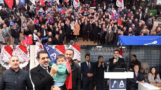 İslahiye&rsquo;de il&ccedil;e binası yetmedi, kalabalık sokağa taştı!