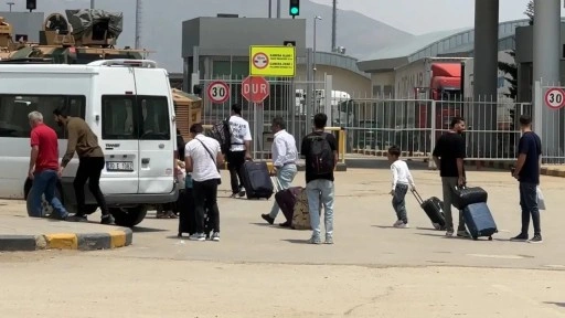 İsrail saldırdı: İran'daki Türk vatandaşları dönüş için sınır kapılarında