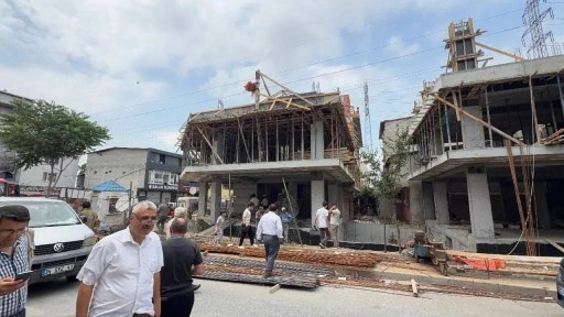 İstanbul'da inşaat duvarı işçinin üzerine devrildi!