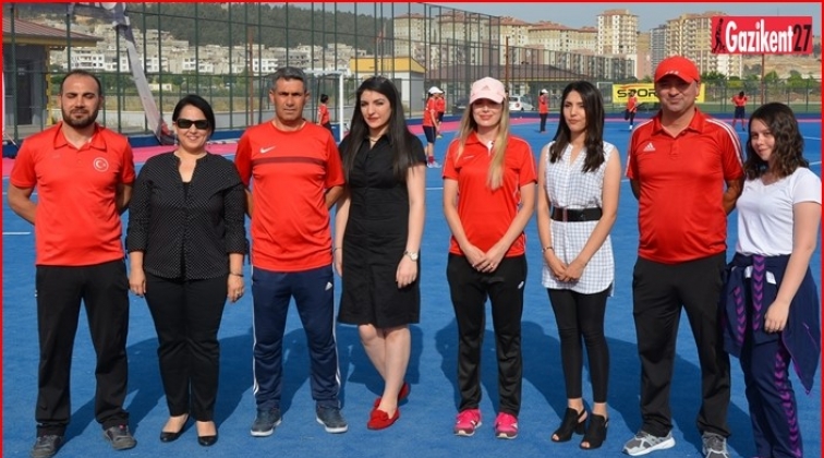 Kadın taraftarlardan Polisg&uuml;c&uuml;&rsquo;ne tam destek