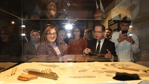 &ldquo;Kalemden Kalbe&rdquo; H&uuml;sn-i Hat sergisi ziyarete a&ccedil;ıldı