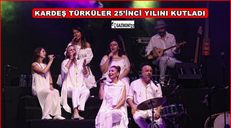 Kardeş Türküler, sahnede 25’inci yılını kutladı