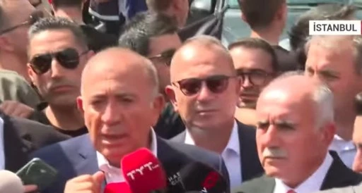 Kayyum Gürsel Tekin polis koruması ve biber gazıyla binaya girdi!