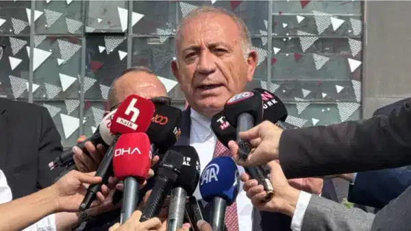 Kayyum Gürsel Tekin yine CHP'nin eski İl Başkanlığı binasında