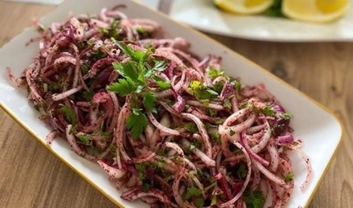 Kebapçı usulü soğan mezesi tarifi