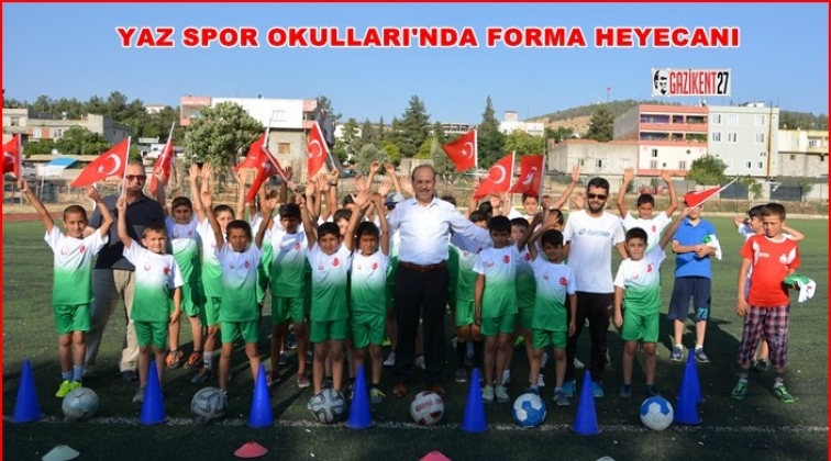 Kılı&ccedil;, minik sporculara forma hediye etti