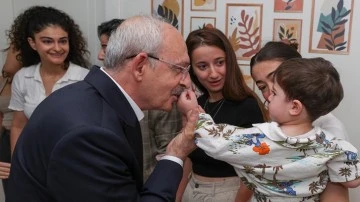 Kılıçdaroğlu depremzede aileleri ziyaret etti