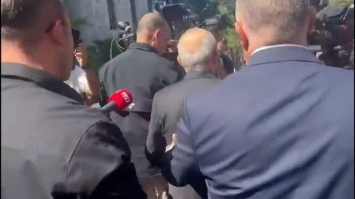 Kılıçdaroğlu duymazdan geldi, sırtını dönüp gitti!