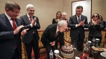 Kılı&ccedil;daroğlu'na doğum g&uuml;n&uuml; s&uuml;rprizi...