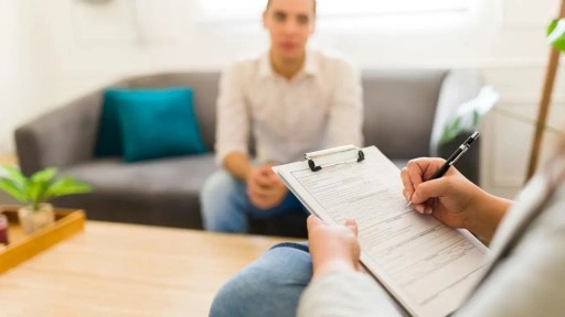 Klinik psikologlar yasal süreç başlattı: ‘İlaç kullanımının önü yönetmelikle açılıyor'
