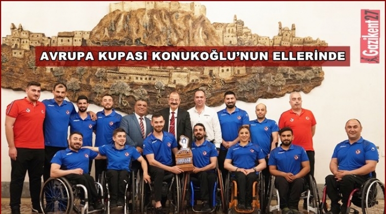 Konukoğlu Avrupa ikincisi takımını tebrik etti