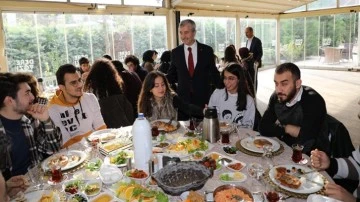 Konya'da eğitim gören Şahinbeyli öğrencilere ziyaret