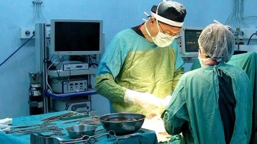 Konya'da sağlık skandalı: Hastasından ameliyat parası isteyen doktora gözaltı!