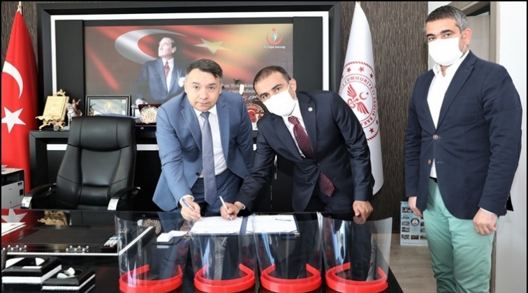 Koruyucu y&uuml;z siperliği i&ccedil;in imzalar atıldı