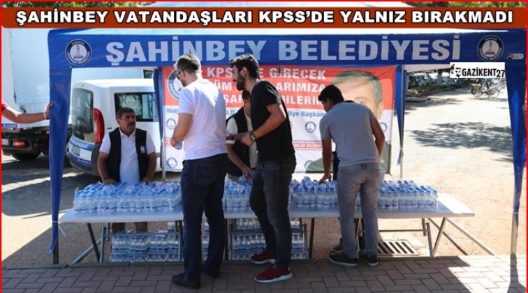 KPSS’ye giren vatandaşlara su ikramı
