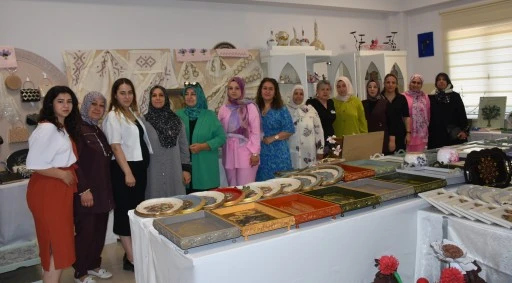 Kursiyerlerin el işi ürünleri görücüye çıktı