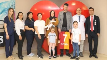 Lenfoma hastası Kaan Galatasaray forması hayaline kavuştu