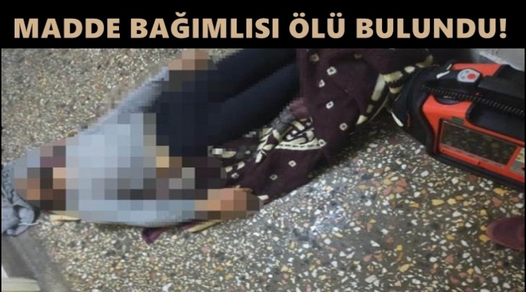 Madde bağımlısı banyoda &ouml;l&uuml; bulundu!
