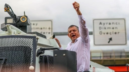 Meclis'e y&uuml;r&uuml;yen &Ouml;zg&uuml;r &Ouml;zel, TOMA'ya &ccedil;ıktı: Ben bu yoldan d&ouml;nmem!