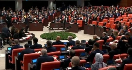 Meclis'te yeni dönem CHP'siz başladı...