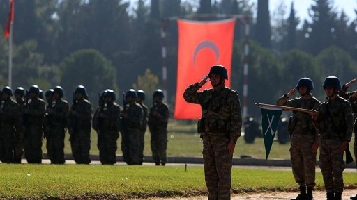 Meclis'ten geçti: TSK'de rütbe bekleme süreleri Cumhurbaşkanı kararıyla değiştirilebilecek