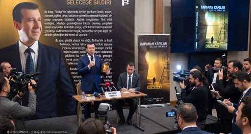 Mehmet Pamuk'un &ldquo;Kapanan Kapılar A&ccedil;ılan Yaralar&rdquo; isimli kitabı okuyucuyla buluştu