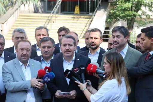 Memur-Sen, Çalışma ve Sosyal Güvenlik Bakanlığı önünde açıklama yaptı