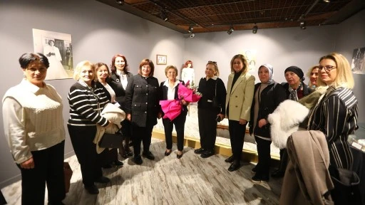 Meral Dai&rsquo;nin 70 Yıllık &Ccedil;eyizi g&ouml;r&uuml;c&uuml;ye &ccedil;ıktı