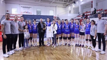Merinosspor Genç Kızlar takımı şampiyonu oldu