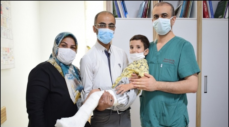 Minik Mikail'in y&uuml;z&uuml; ANKA'da g&uuml;ld&uuml;...