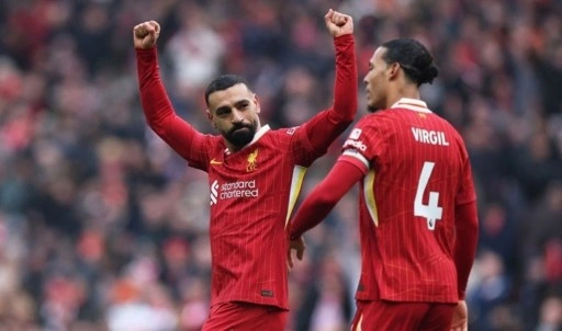 Mohamed Salah ve Virgil Van Dijk İmzayı atıyor!