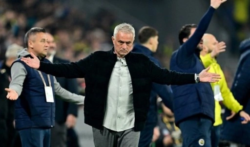 Mourinho'dan muhabire sert çıkış: 'Oyuncular 12 yaşında çocuklar mı?'