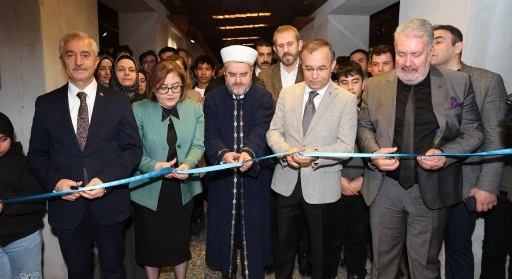 Mukaddes Emanetler Sergisi a&ccedil;ıldı