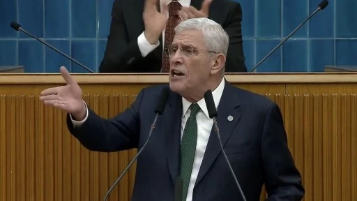 M&uuml;savat Dervişoğlu'ndan 'T&uuml;rk bayrağı' provokasyonuna tepki