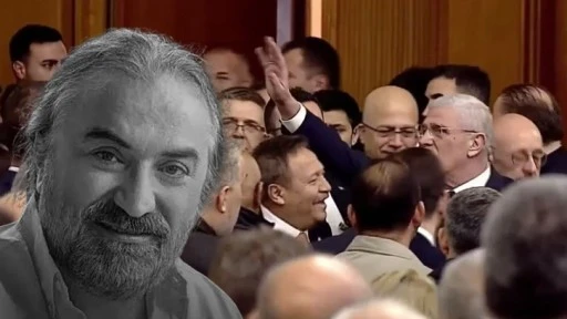 Müsavat Dervişoğlu salona Volkan Konak'ın şarkısıyla giriş yaptı