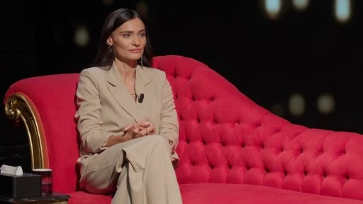 Saadet Işıl Aksoy Katarsis'e konuk oldu: Güzelliğimi kapatmaya çalıştım