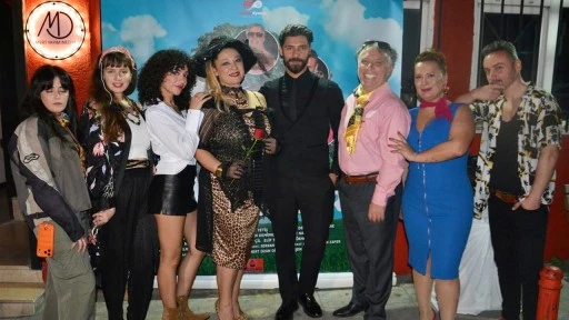 Derya Şen'in, 'Şen Kızlar'ı tiyatro sahnesinde...