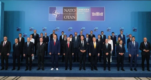 NATO'da 'aile fotoğrafı' &ccedil;ekildi, Erdoğan'dan 'Kısıtlamalar kaldırılmalı' mesajı