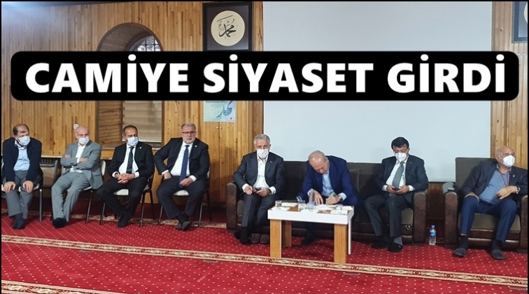 Numan Kurtulmuş&rsquo;tan camide siyasi toplantı!