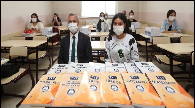 &Ouml;ğrencilere TYT ve AYT eğitim setleri...