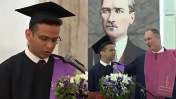 &Ouml;ğrencinin konuşmasını engelleyen dekan yuhalandı