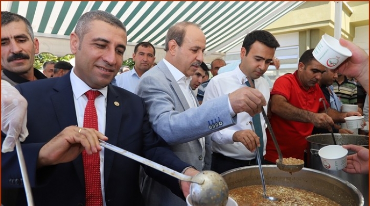 Oğuzeli Belediyesi'nden aşure ikramı