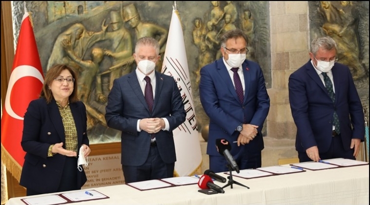 Okul k&uuml;t&uuml;phanelerine 19 bin kitap...