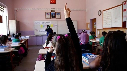 'Okullarda temizliği öğretmen ve öğrenciler yapıyor' iddiası... Meclis'e taşındı!