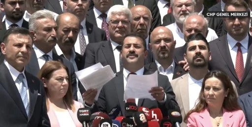 Olağan&uuml;st&uuml; kurultay i&ccedil;in toplanan delege imzaları CHP Genel Merkezi'nde